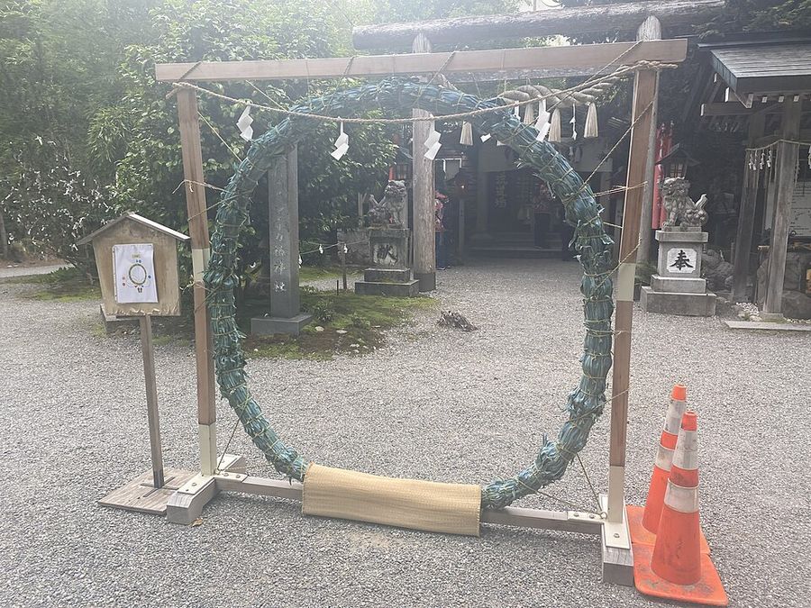 茅の輪くぐり——夏越の祓の神事